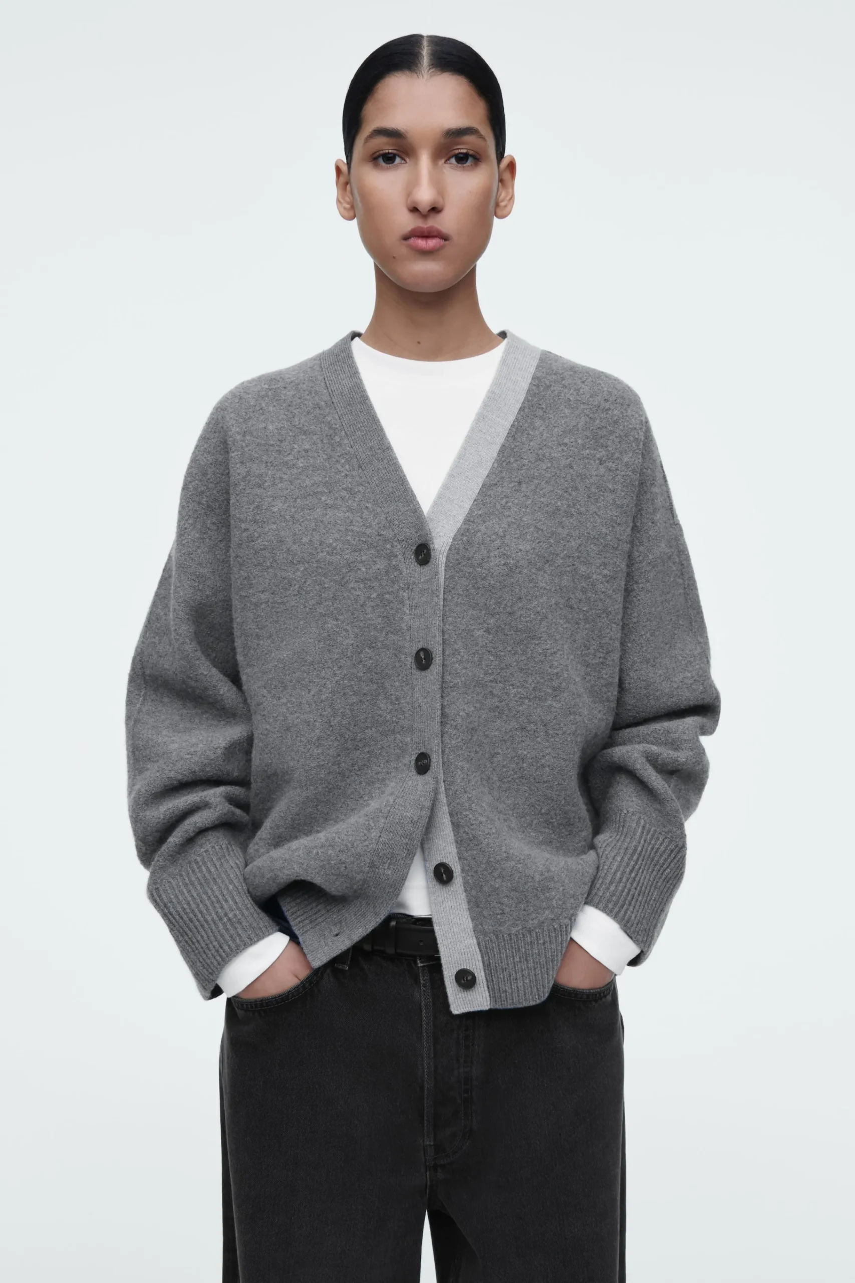 COS CARDIGAN À ENCOLURE EN V EN LAINE COLOUR-BLOCK GRIS New